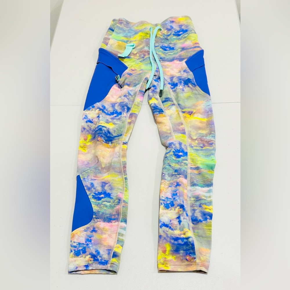 Lululemon Cargo Super-High-Rise Hiking Tight 25" Size 2 Altered Nature‎ Multi